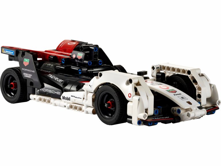 LEGO 42160 Audi RS Q e-tron